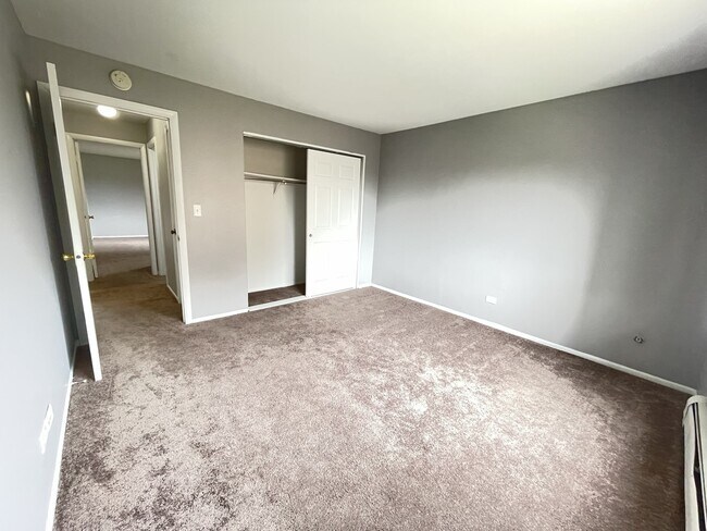 Building Photo - 535 Brookside Dr