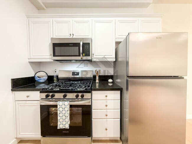Building Photo - 10849 Fruitland Dr