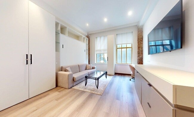 Building Photo - 810 Broad St