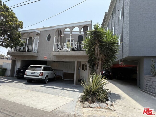 Building Photo - 120 Hurricane St
