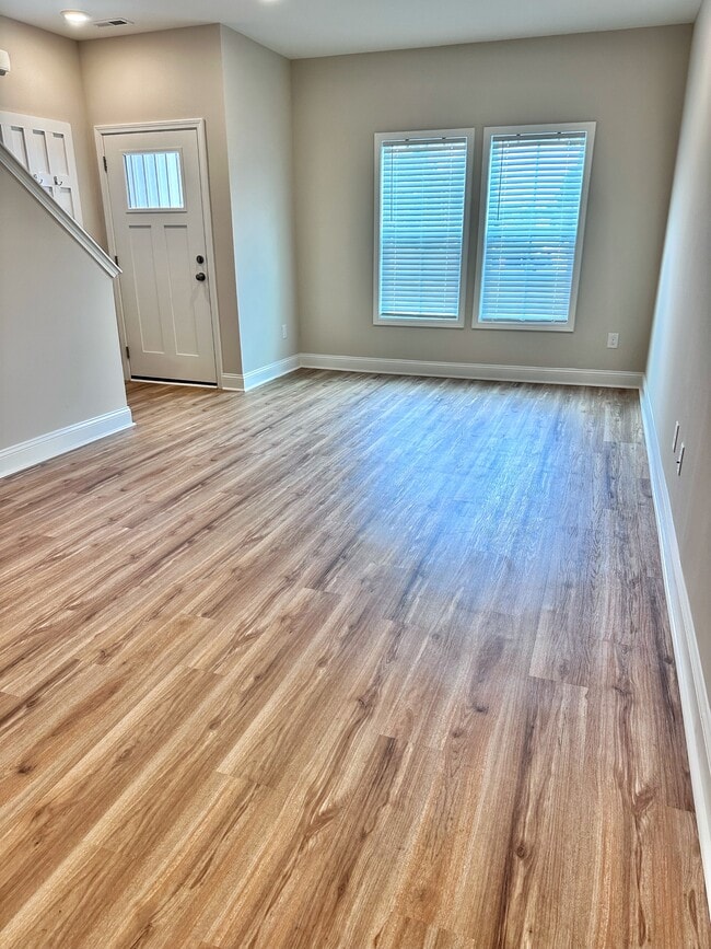 Building Photo - 175 Loren Rd