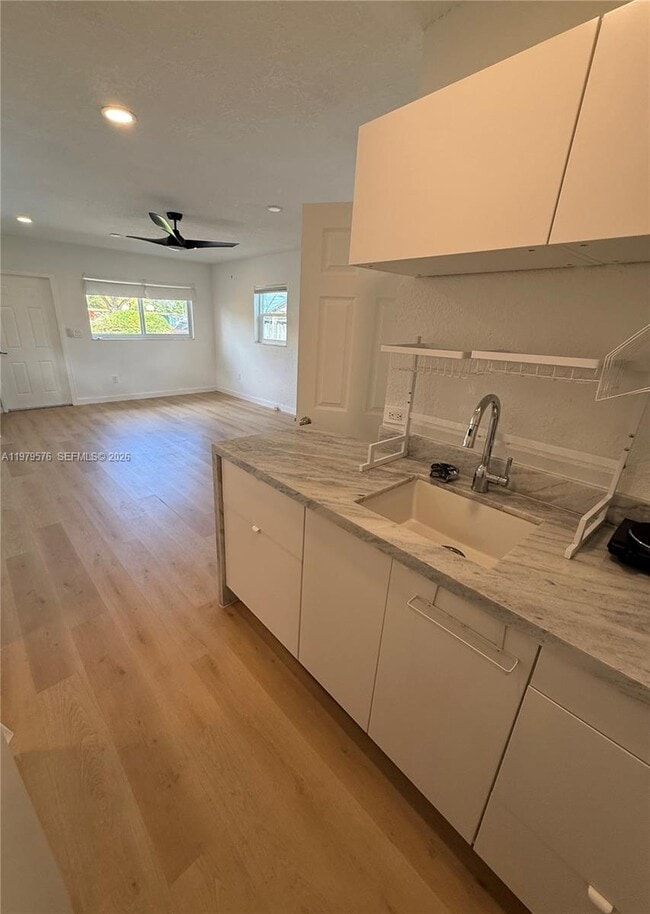 Building Photo - 2421 SW 26th Terrace