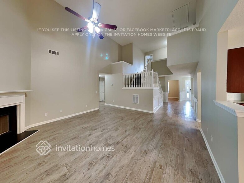 Building Photo - 1923 Tulip Petal Rd