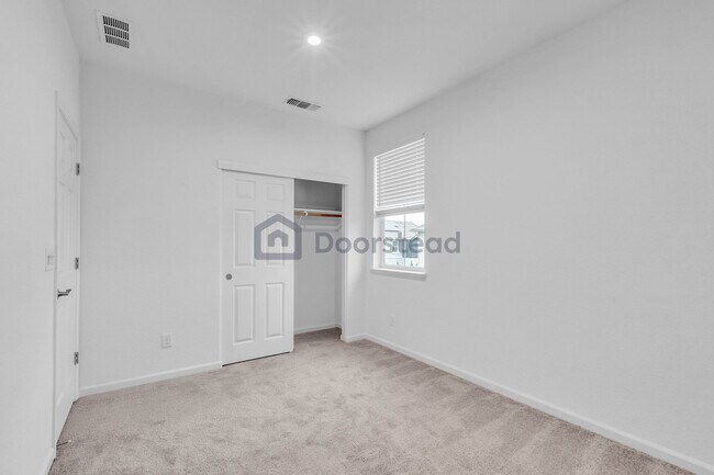 Building Photo - 1056 Knox Way