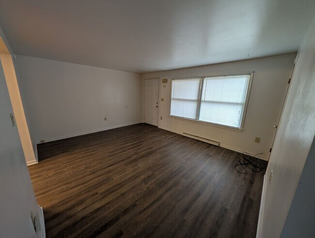 Building Photo - 2110-2110 Hollingsworth St