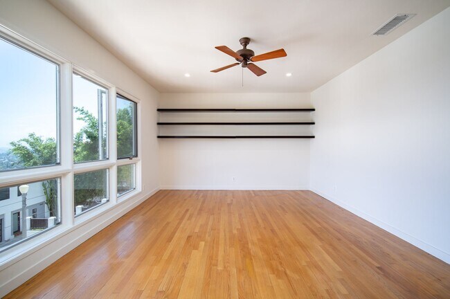 Building Photo - COMING SOON 4-bedroom, 4 bath unit in the desirable Los Feliz