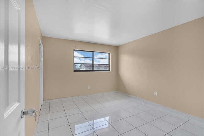 Building Photo - 2261 W 53rd St