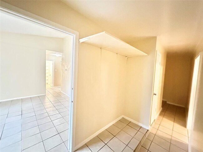 Building Photo - 7221 Ellington Cir