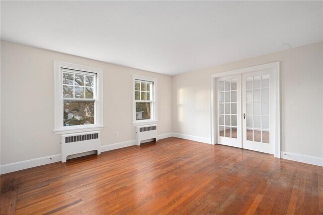 Building Photo - 118 Ruggles Ave