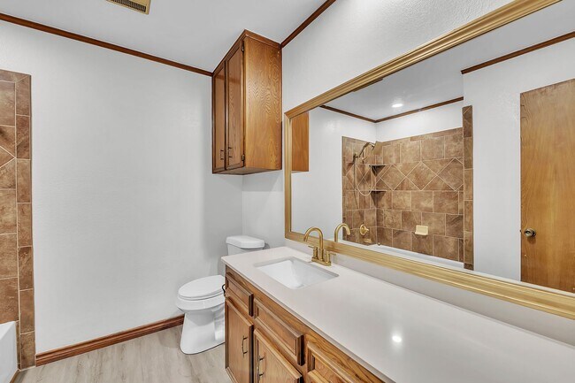 Building Photo - AVAILABLE NOW! (SECTION 8 ACCEPTED)