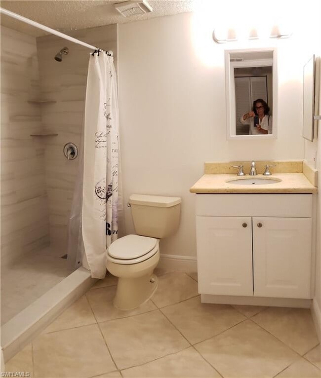 Building Photo - 194 Santa Clara Dr