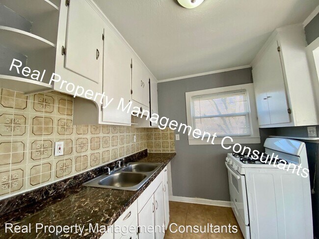 Building Photo - 3 br, 1 bath House - 11605 E 35th St S