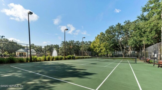 Building Photo - 13700 Richmond Park Dr N