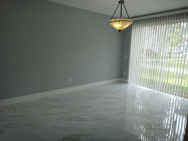 Building Photo - 2310 Shoma Ln