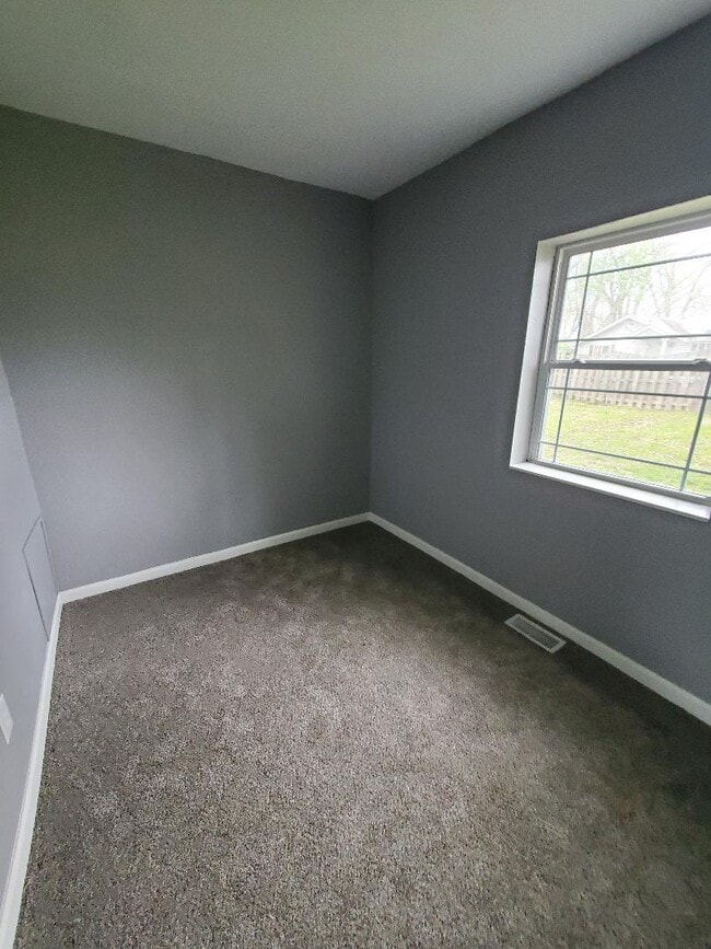 Building Photo - 106 E Madison St