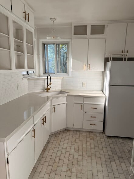 Building Photo - 6632 W 87th St