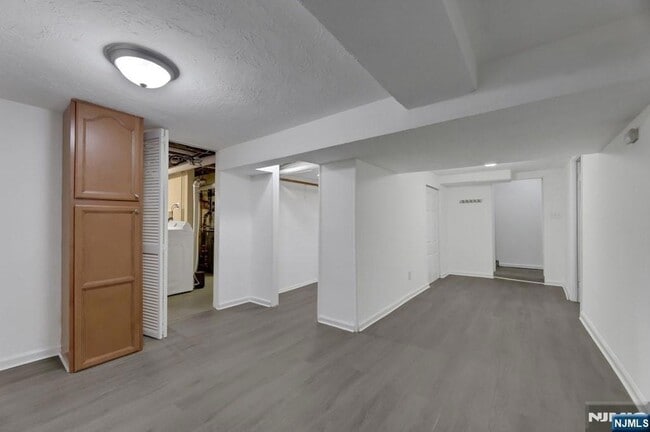 Building Photo - 62 Reid Ave
