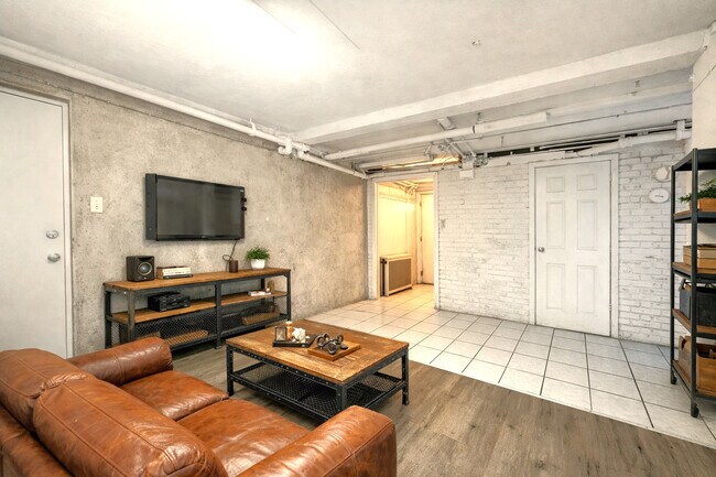 Building Photo - 4858 S Springfield Ave