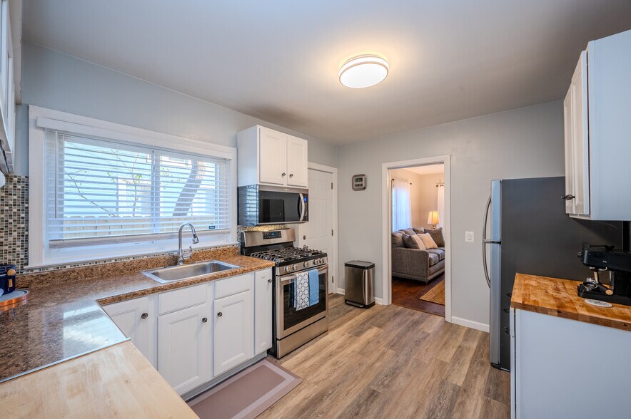 Building Photo - 1120 N Dearborn St