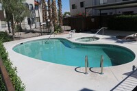 Building Photo - Spacious 2 bedroom, 2 bath condo near U of A!