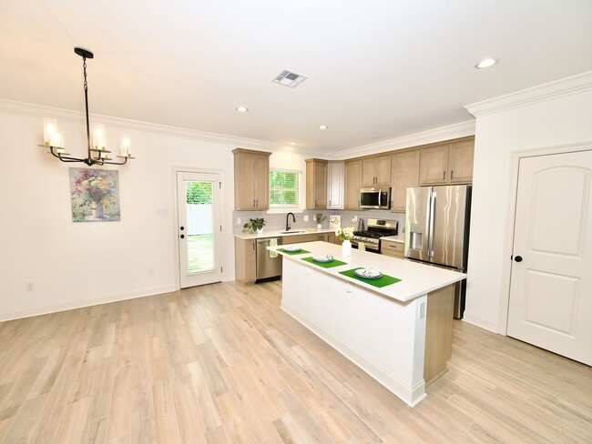 Building Photo - Gorgeous property in the highly sought after Jamestown Crossing in Prairieville