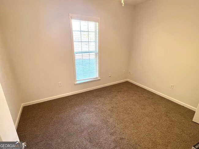 Building Photo - 164 Begonia Ct