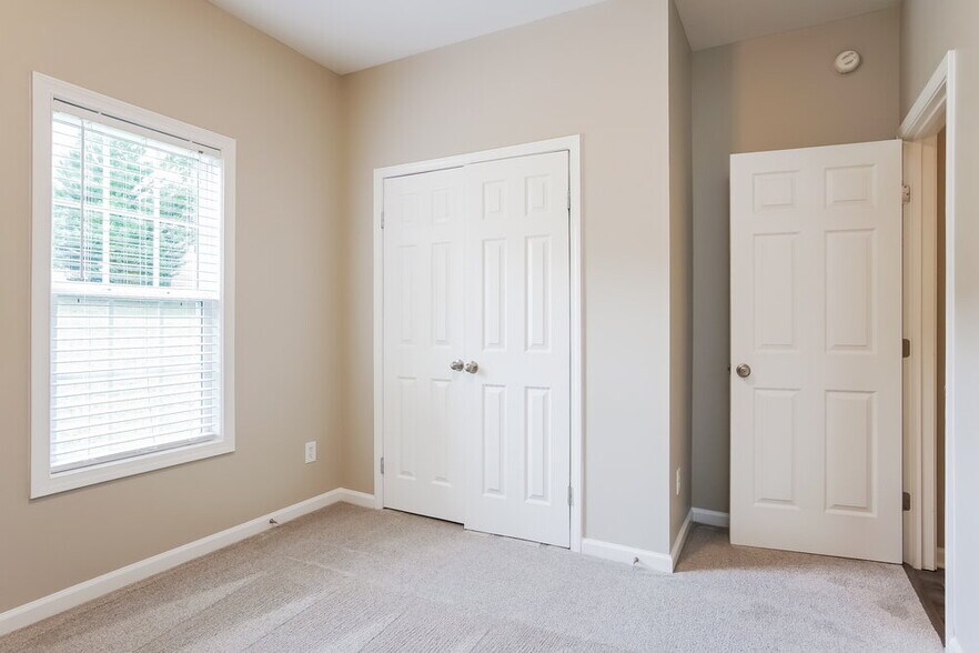 Building Photo - 3712 Blue Blossom Dr