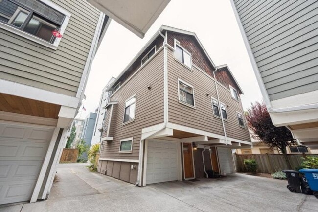 Building Photo - 2 bedroom in Seattle WA 98112