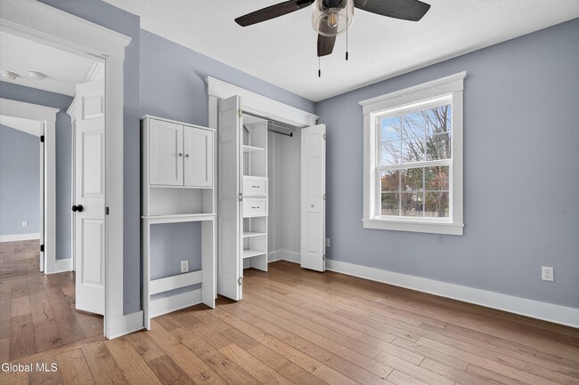 Building Photo - 716 Adams Cir