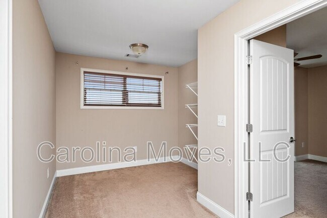 Building Photo - 213B Bell Heather Lane