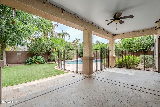 Building Photo - 2744 E Donato Dr