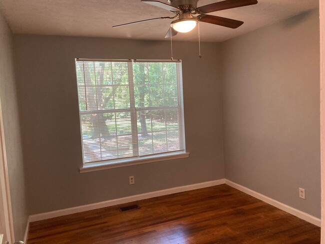 Building Photo - 4 bed 2 bath Minutes from FSU! available A...