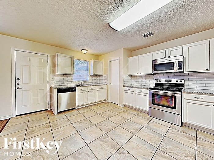 Building Photo - 2963 Celian Dr