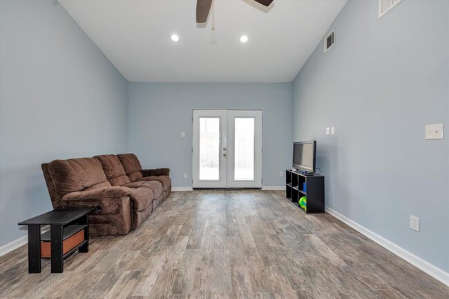 Building Photo - 3559 Balboa Cir