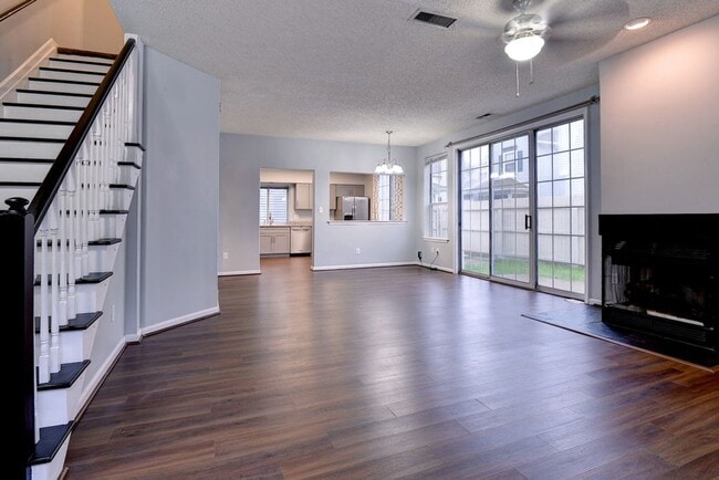 Building Photo - Updated Kiln Creek Home