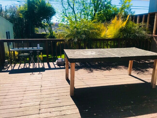 Building Photo - 7551 Westlawn Ave