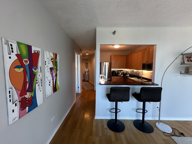 Building Photo - 400 N La Salle Dr