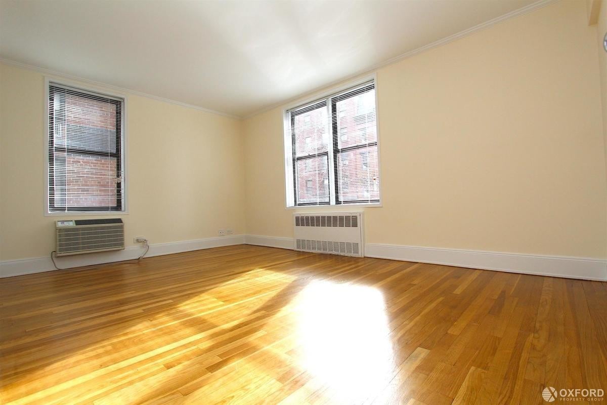 Building Photo - 319 W 13th St