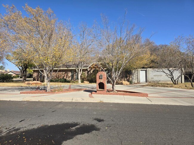 Building Photo - 6 Sunnygrove Dr