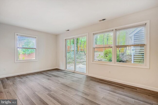 Building Photo - 13 Janwall Ct