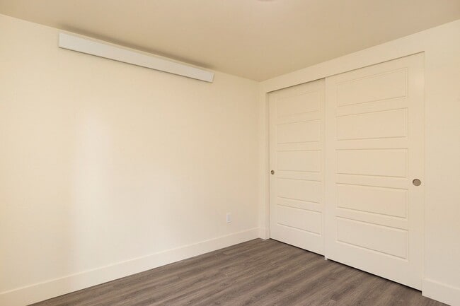 Building Photo - Newly Remodeled 3BR w/ In-Unit W/D, Private Entry & Designer Finishes – Pet Friendly!