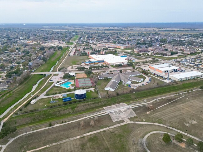 Building Photo - 14914 W Bend Dr