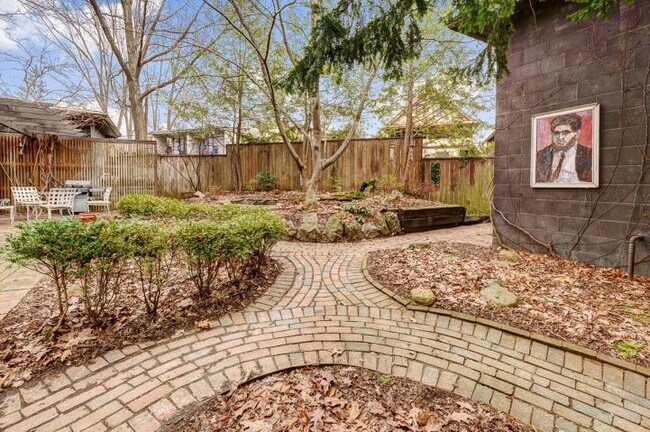 Building Photo - 2112 Iuka Ave