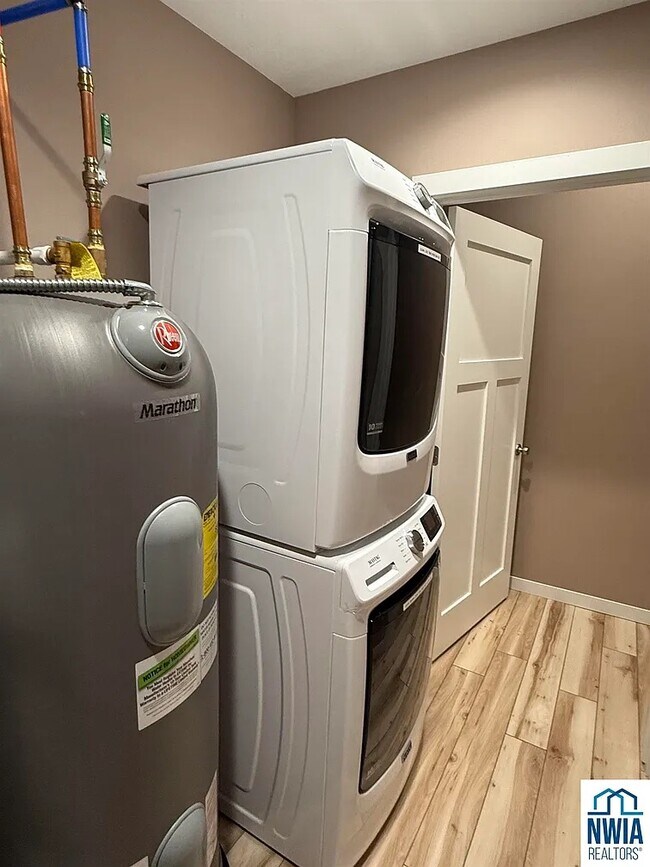 Building Photo - 321 Sheldon