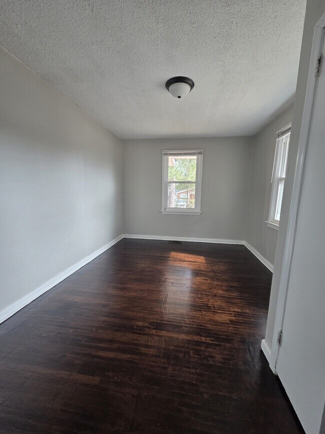 Building Photo - 2573 Dover St