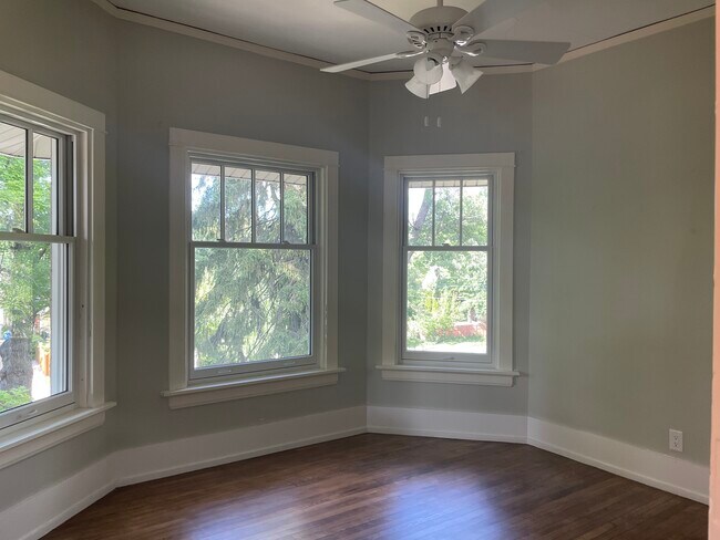 Building Photo - 1662 Wealthy St SE