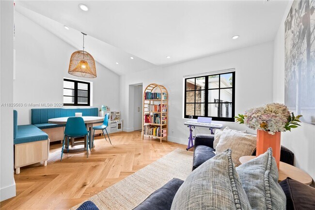 Building Photo - 235 NE 90th St