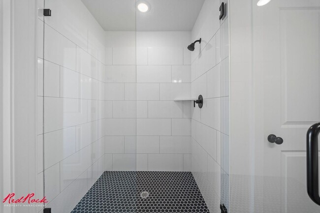 Building Photo - Resort Living Starts at Home in Desert Color!