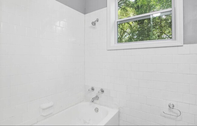 Building Photo - 1633 Phillips Ln