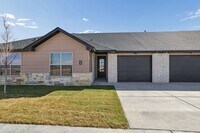 Building Photo - 19101 Sierra Madre Dr
